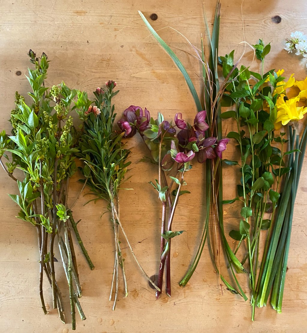 Spring cleaning, sad news & my first bouquet π